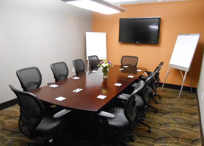 Holiday Inn Express & Suites - Kansas City Ku Medical Center By Ihg